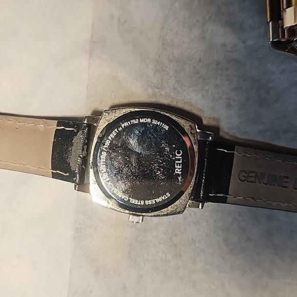 Micheal Kors and Relic Wristwatch Bundle. - Picture 7 of 8